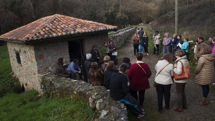 Lectura del pregón de las jornadas que dio el martes en el Molín de Quilo Ana Paz Paredes, periodista de LA NUEVA ESPAÑA.