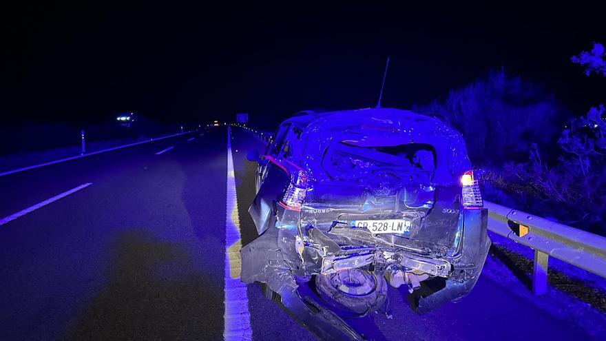 Accidente en Castellón: Un vehículo queda destrozado tras ser alcanzado por un camión en la AP7
