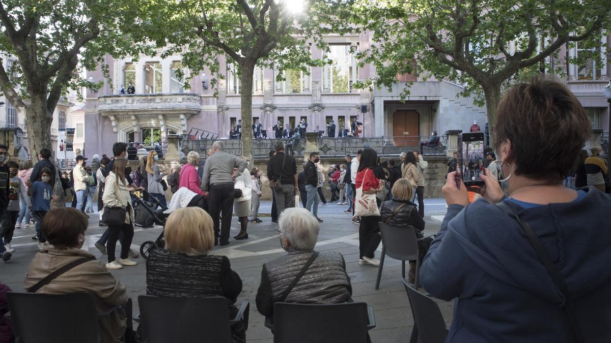 Imatge d'una audició de sardanes celebrada a Manresa