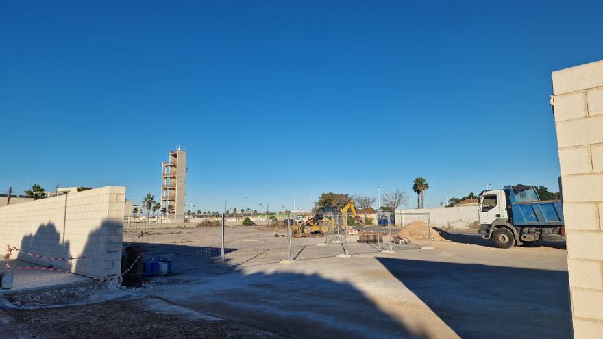 Torrevieja inicia la obra del nuevo depósito de coches que prevé abrir en marzo