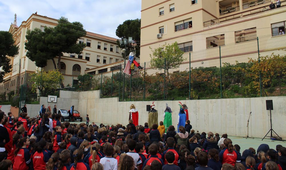 Los Reyes Magos visitan el colegio de Las Esclavas