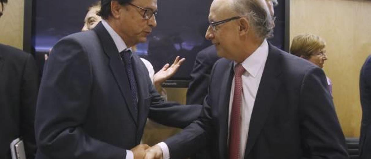 El nuevo Consell se rebela contra Montoro y se niega a recortes por 1.700 millones