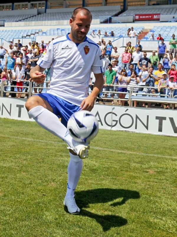 Presentación de Apoño en La Romareda