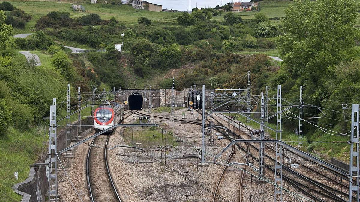 alarmDemoledor informe contra la Variante de Villabona que plantea Transportes: "La velocidad de los trenes es raquítica; hay que reformular el estudio"