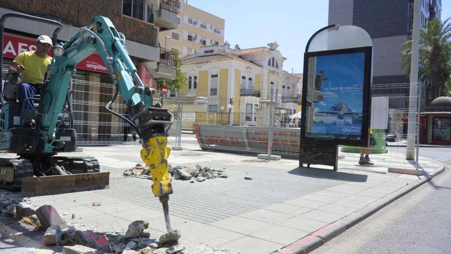 El servicio de arreglo de vías en Cartagena hace una veintena de trabajos en dos semanas