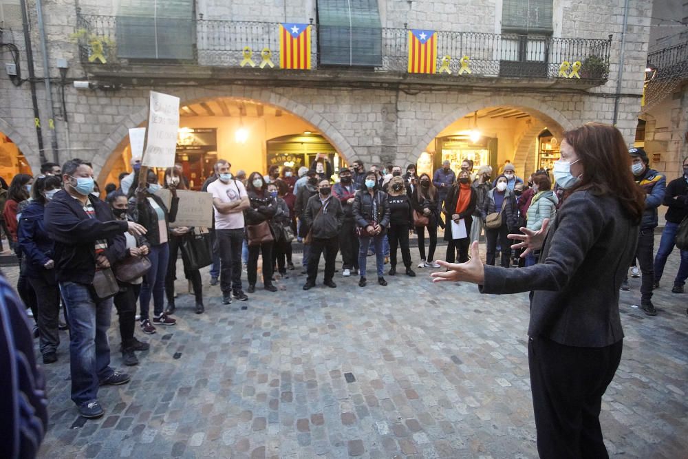 Restauradors i autònoms gironins protesten a la plaça del Vi