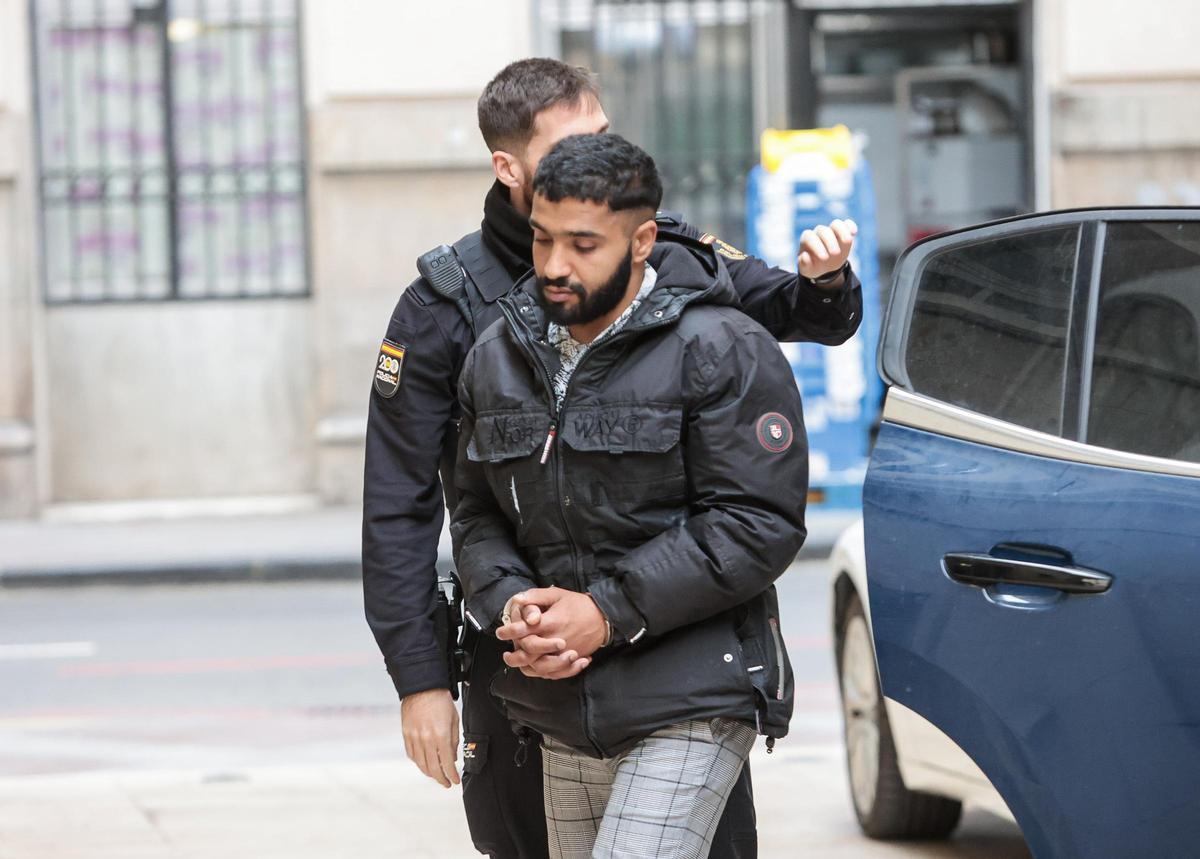El acusado quye ha sido absuelto, el día del juicio.