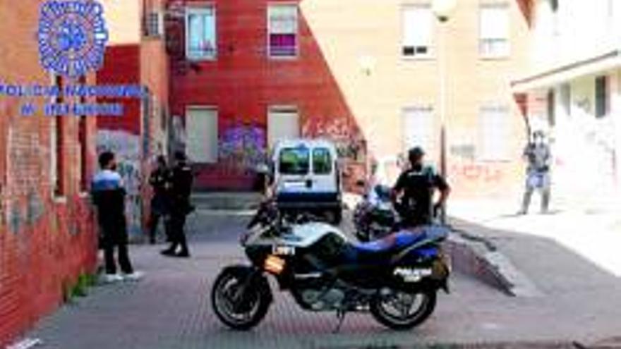 50 policías participan en una operación antidroga en Colorines