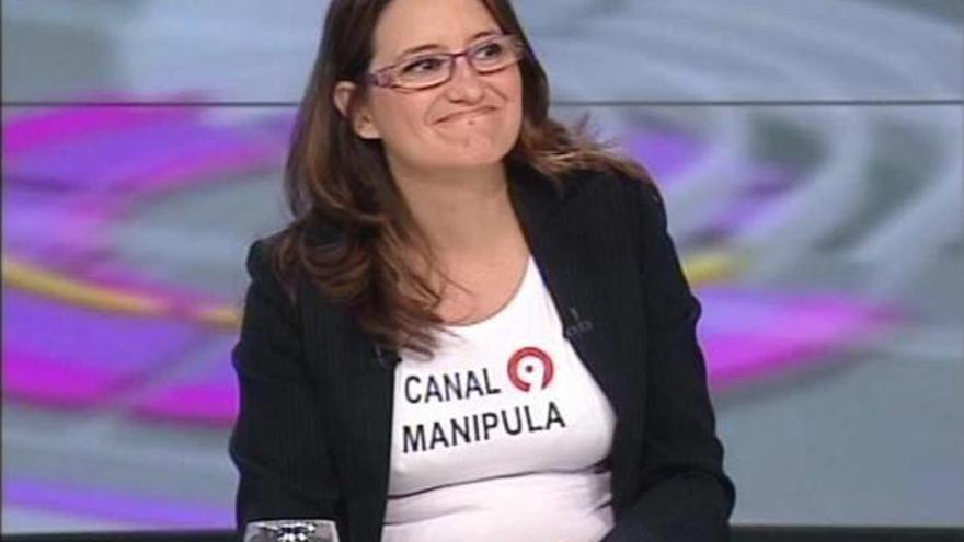 Mónica Oltra, ayer, en el debate de Canal 9 que se emitió a medianoche.