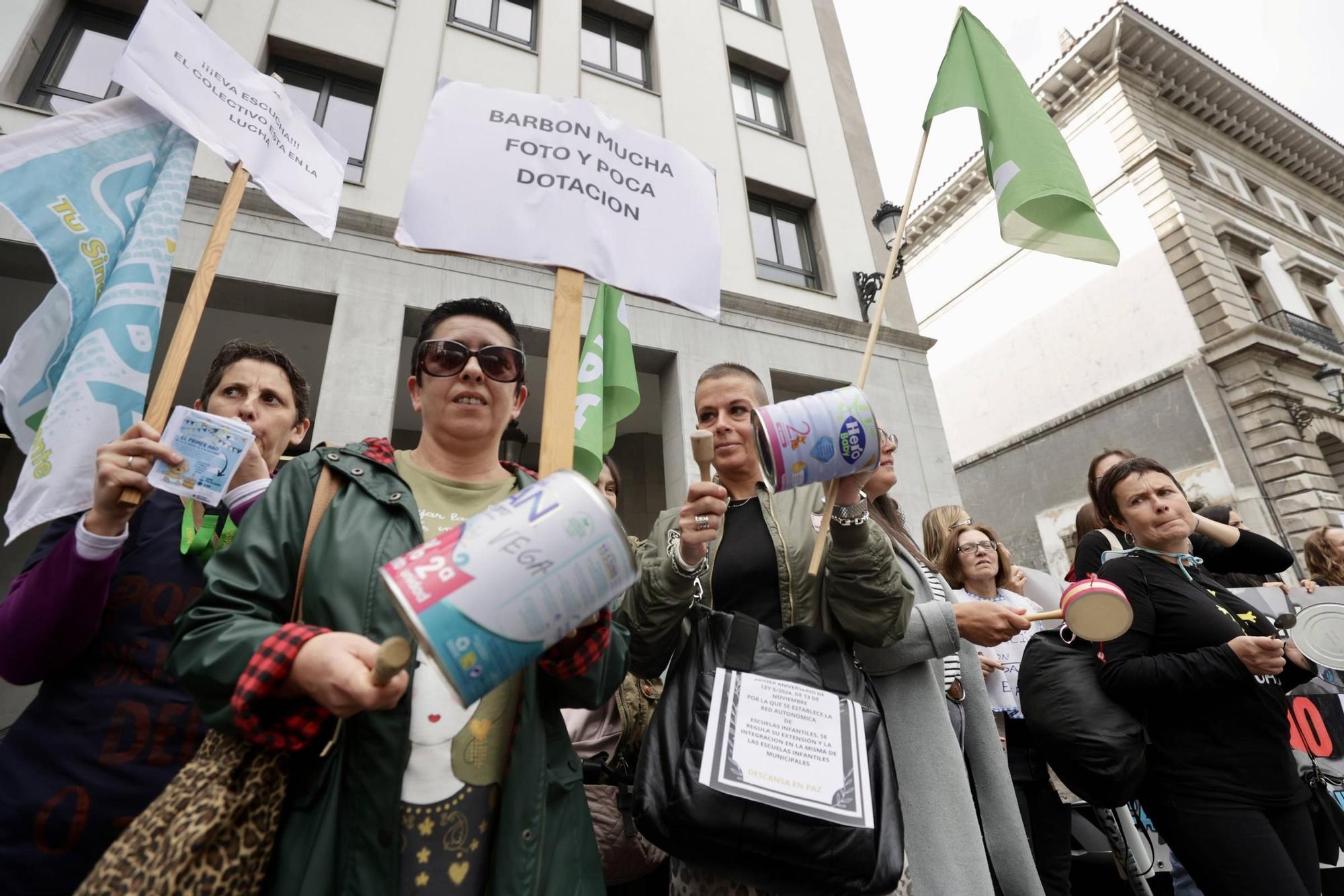 EN IMÁGENES: Así fue la primera jornada de huelga en las escuelinas asturianas