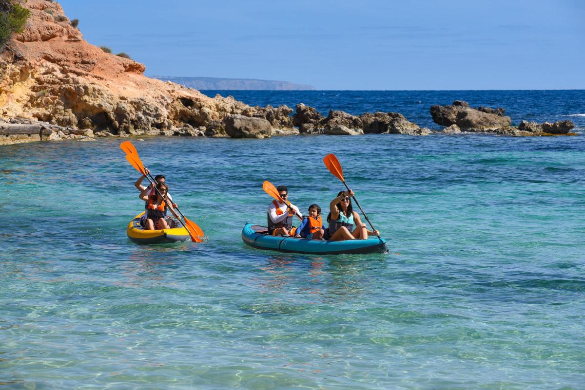 Decathlon alquilará kayaks y tablas de paddle surfs en Málaga por horas.
