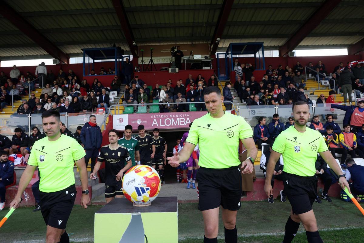 Las imágenes del duelo trascendental entre el Arosa y el Compostela Las imágenes del duelo trascendental entre el Arosa y el Compostela