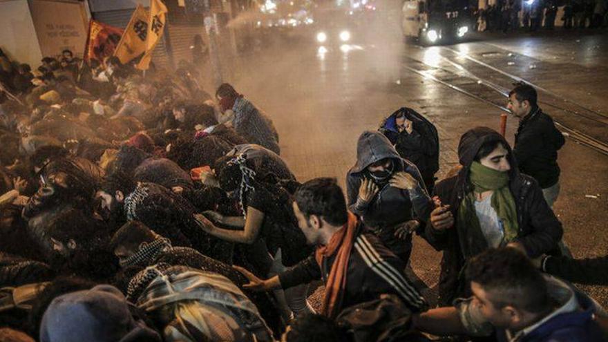 Al menos 14 muertos en las protestas kurdas contra el EI en Turquía