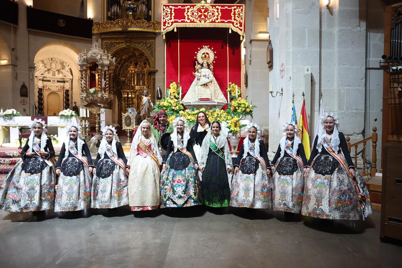 Primera jornada de Ofrenda de las Hogueras de Alicante