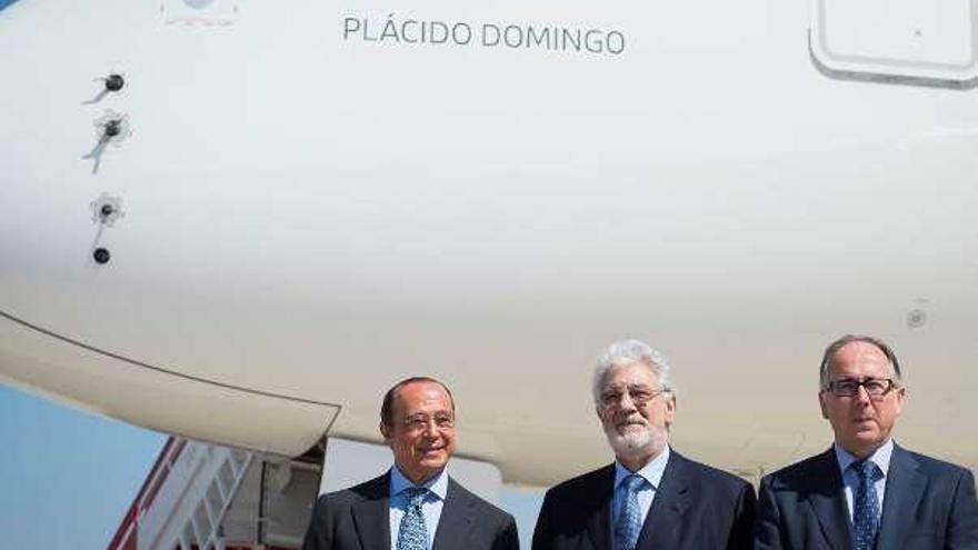 Plácido Domingo da su nombre al primer Airbus A350 de Iberia