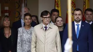 Illa defiende la financiación singular en los festejos del 12-O rodeado de presidentes autonómicos del PP