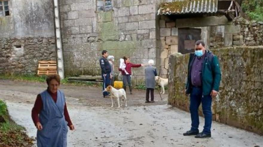 Rodeiro remata la mejora de un acceso a viviendas de la aldea de Carboentes