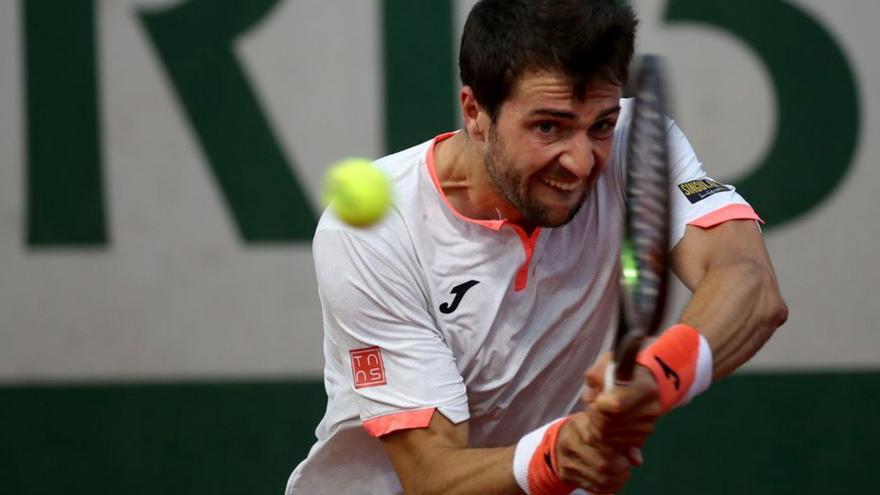 Martínez encadena seis torneos sin ganar tras su derrota de ayer en Roland Garros