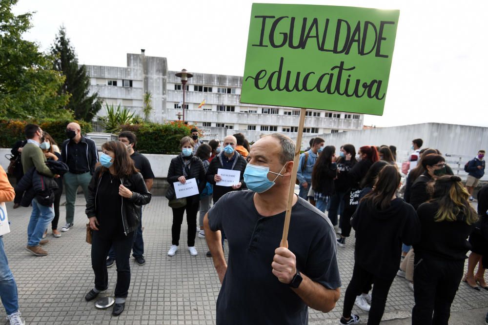 Los IES Sánchez Cantón y Valle Inclán, en pie de guerra por la educación presencial