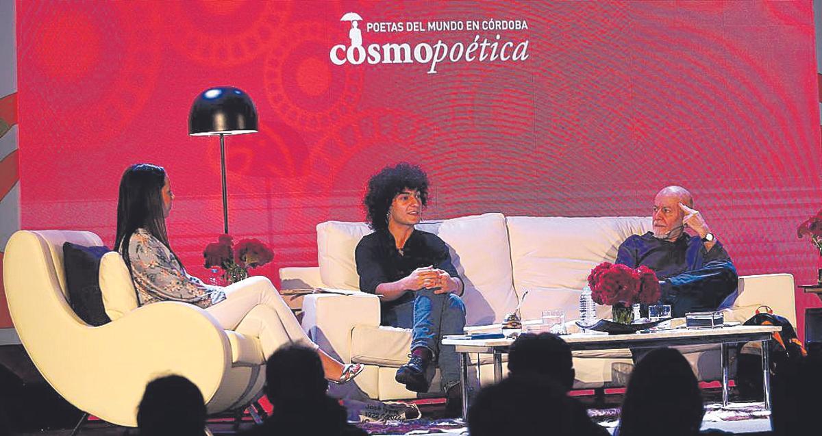 Cosmopoética acostumbra a poner en común a poetas de varias generaciones.