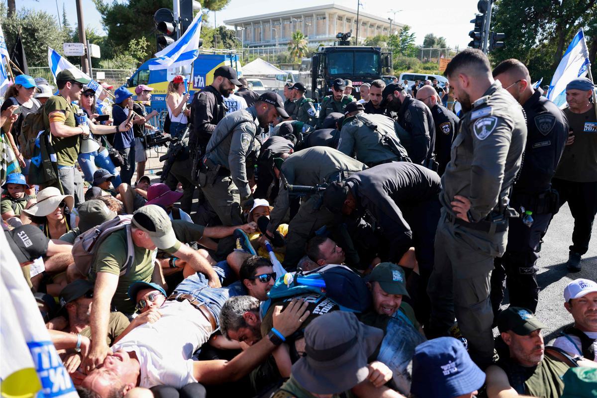 Las protestas masivas continúan en Israel por la reforma judicial