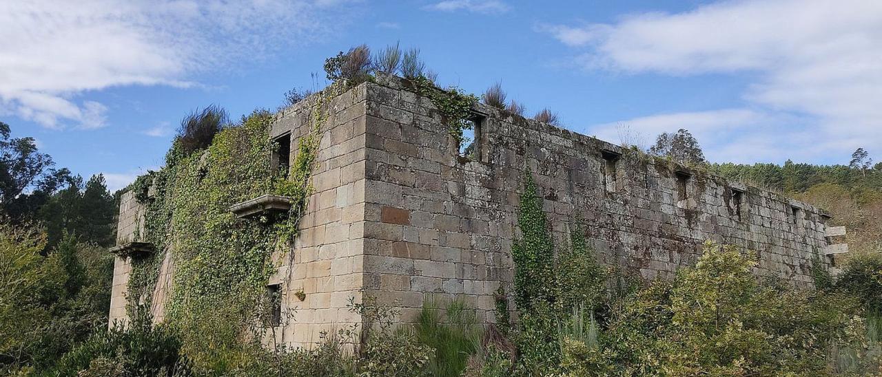 La estructura arquitectónica del monasterio de Santa Comba de Naves, en la localidad de Palmés, en el Concello de Ourense.