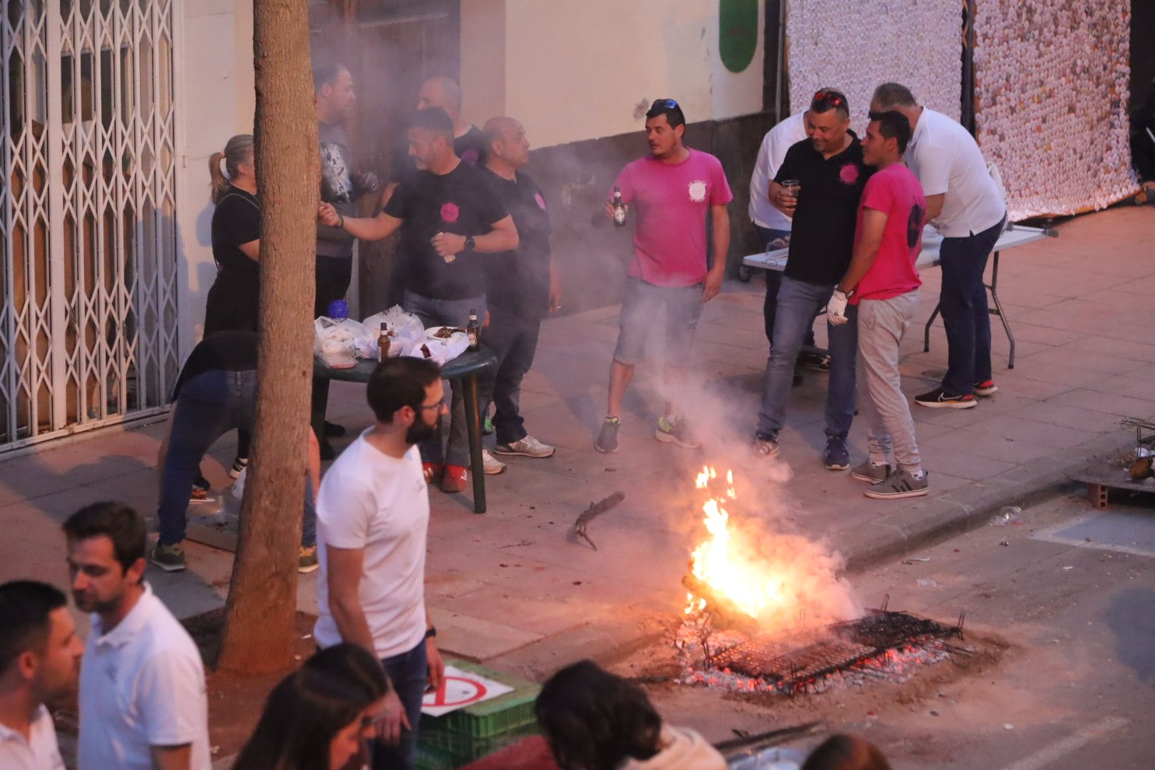 FOTOGALERÍA I Las imágenes de la Nit de la Xulla y del encuentro de elaboración de allioli de las fiestas de Vila-real