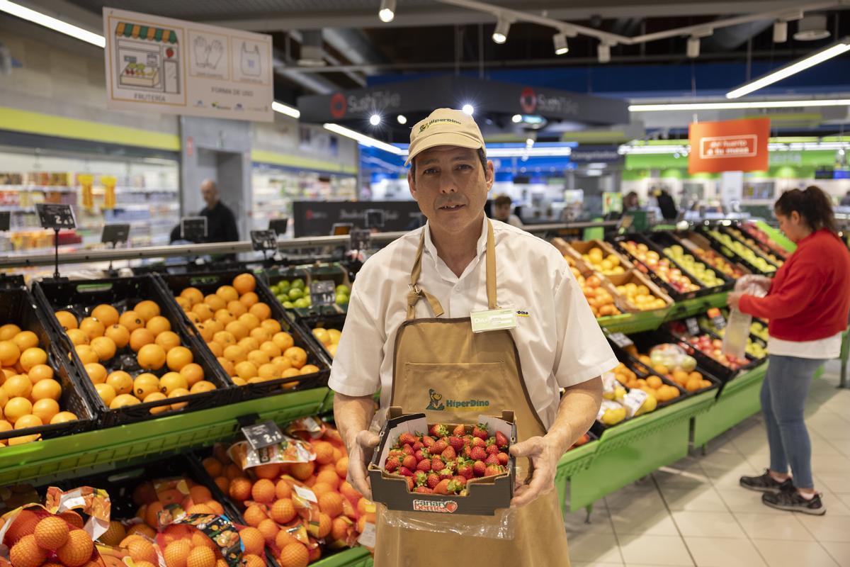 HiperDino comercializa 800.000 kg de fresa: la fruta de temporada al mejor precio y rica en vitaminas y sabor