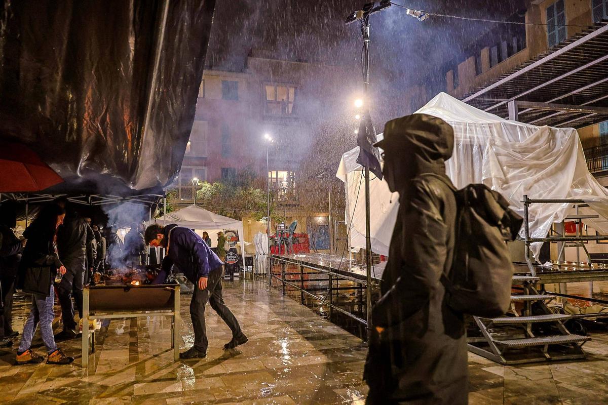 Hubo torradoras para los que desafiaron a la lluvia.