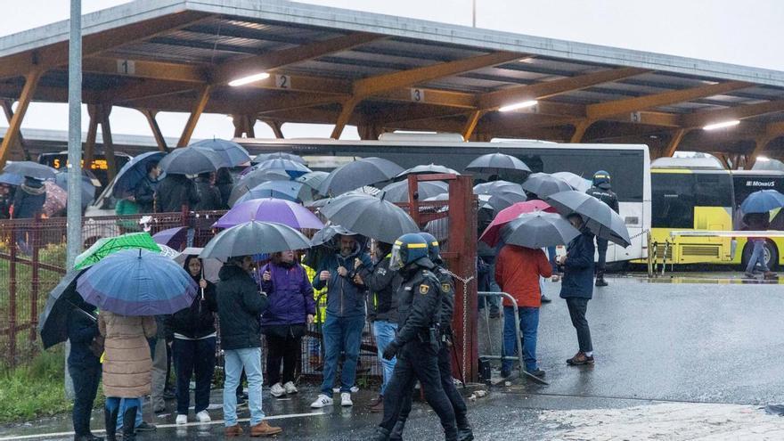 La ruptura sindical marca la huelga de autobuses en Santiago con el foco en una nueva reunión