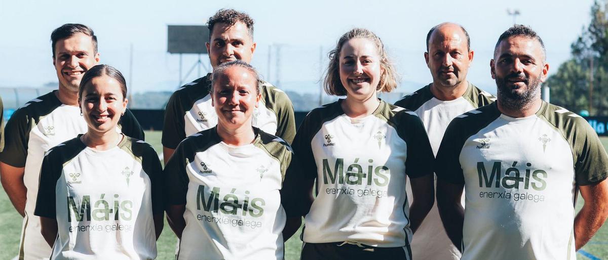Vicky Vázquez (segunda por la izquierda) con su equipo de colaboradores en As Celtas. |  RCCV