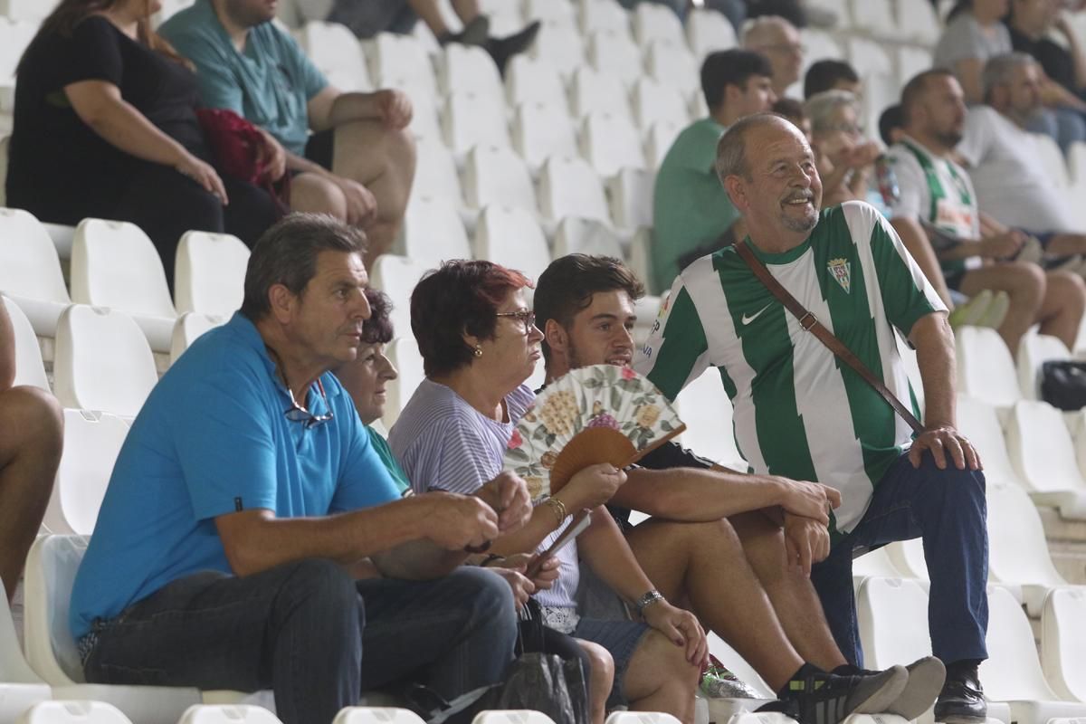 Aficionados en el encuentro de Copa del Rey