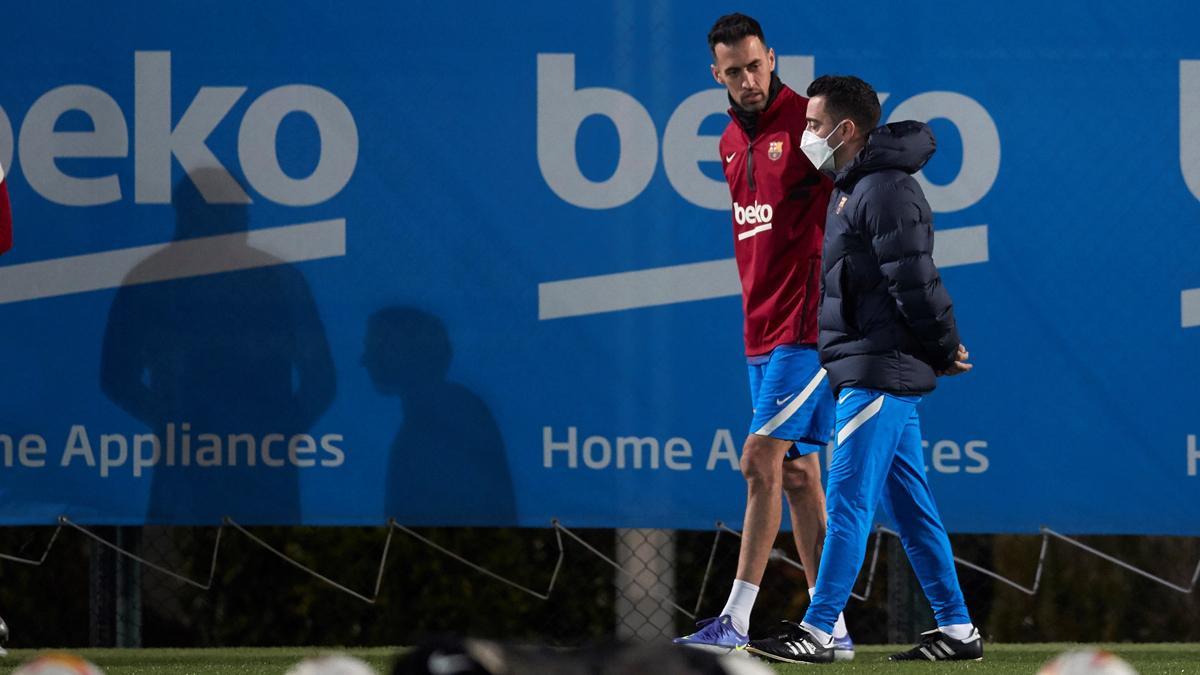 Sergio Busquets y Xavi, durante un entrenamiento