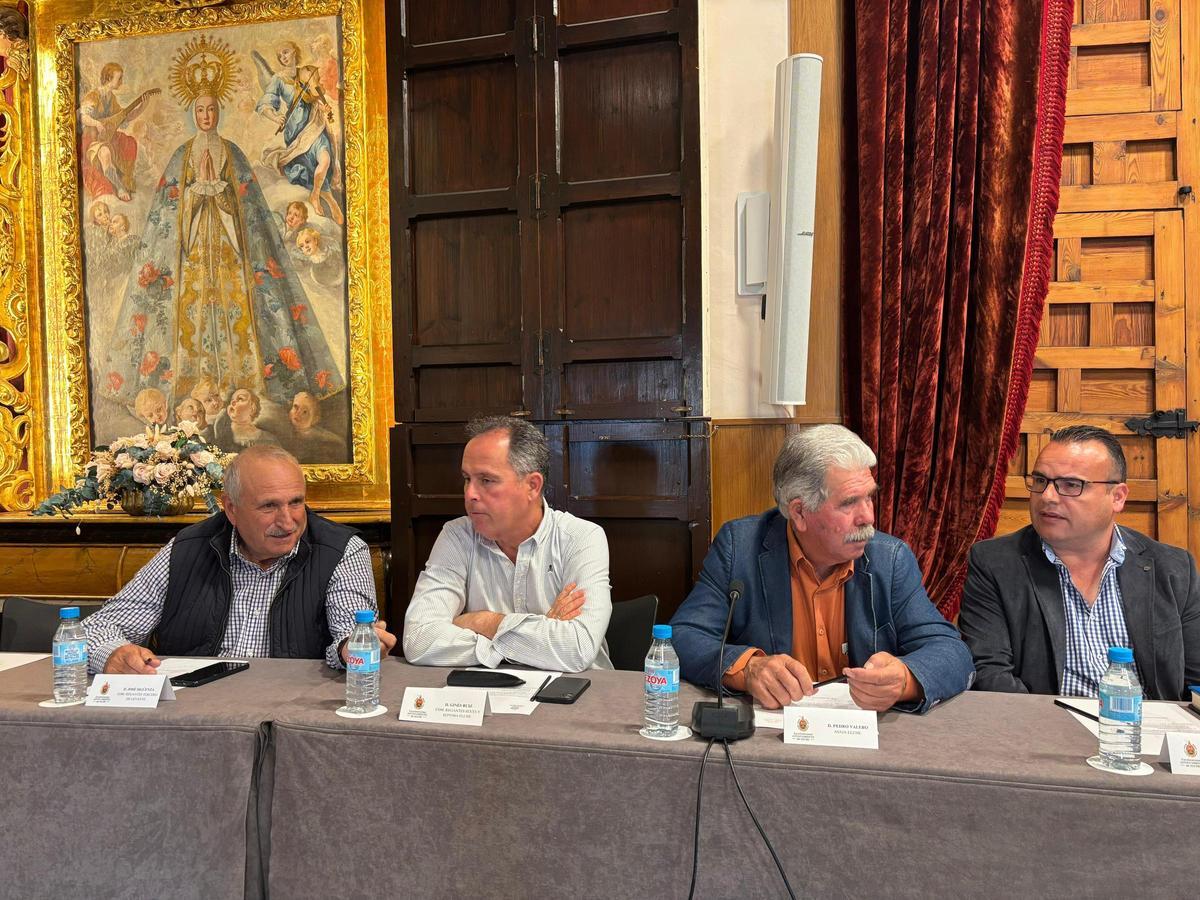 Representantes de los regantes del Camp d'Elx en la Mesa del Agua de Elche