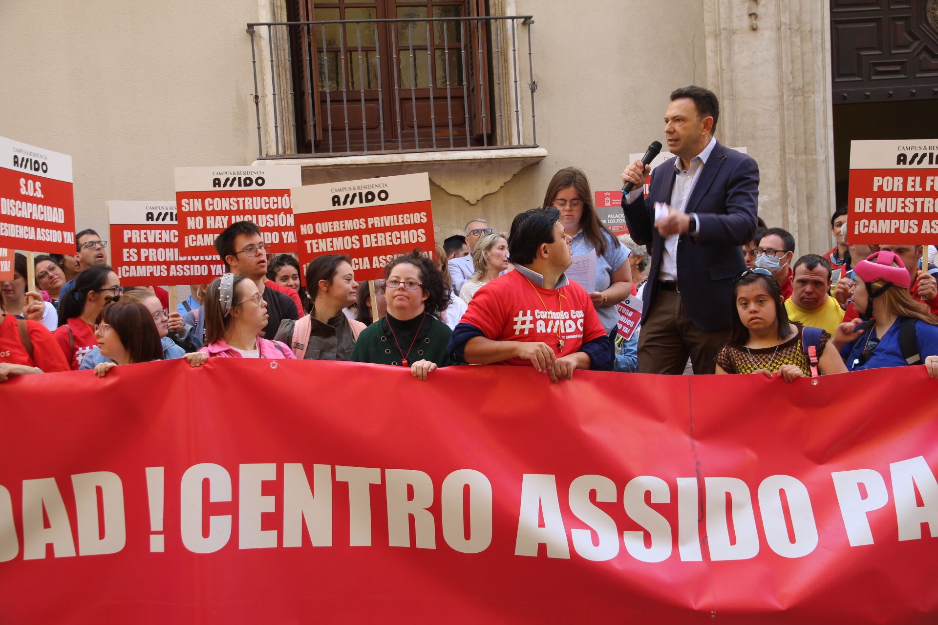 Concentración de Assido en Murcia ante la CHS