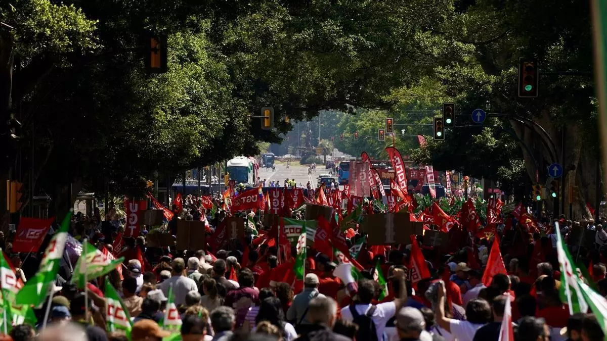 La manifestación del Primero de Mayo en Málaga llega a la plaza de la Constitución