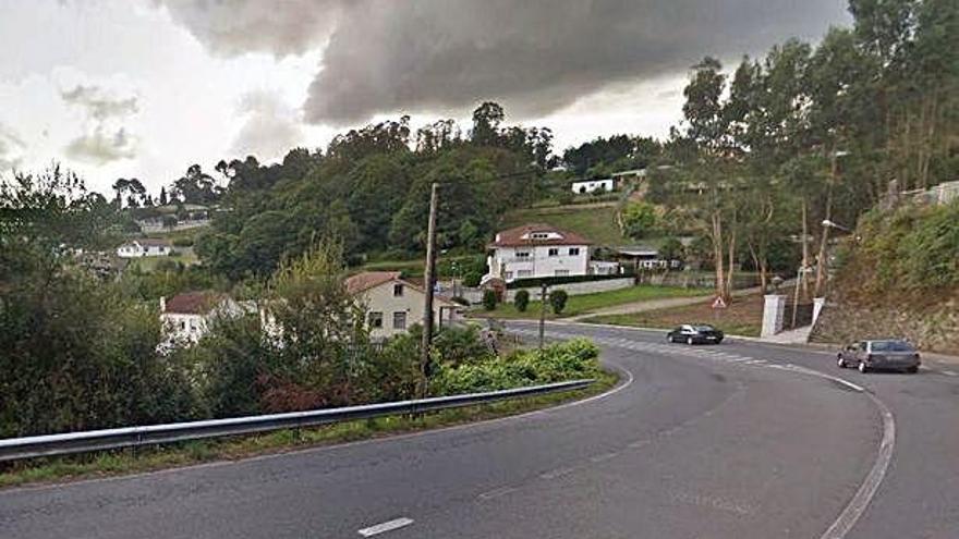 Un tramo del Camiño da Estación, a orillas de la carretera AC-542.