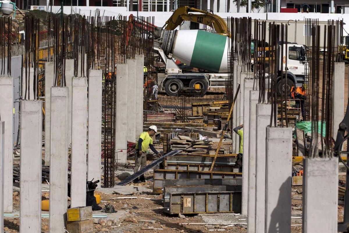 Trabajadores de la construcción en una obra.