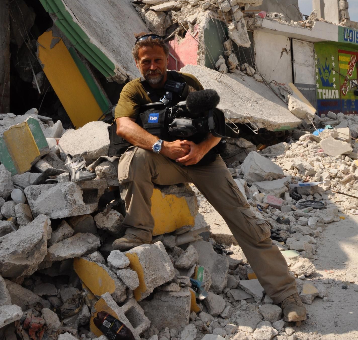 Miguel De la Fuente, entre los escombros del terremoto de Haití (2010)