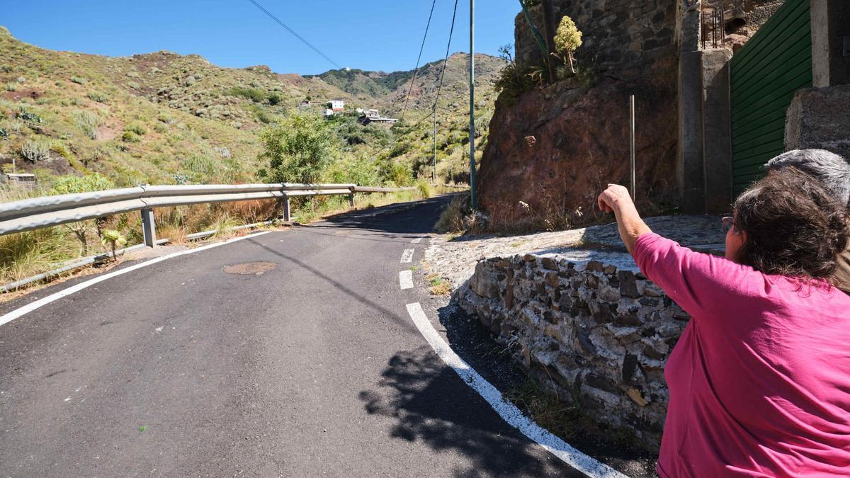 Carmen Cabrera muestra la zona donde vive, en los altos de Valle Crispín.