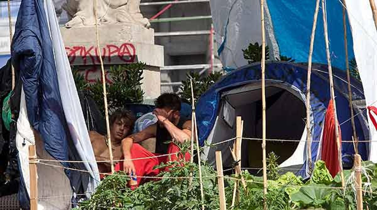 Els acampats a la plaça de Catalunya no han abandonat la plaça aquest matí.