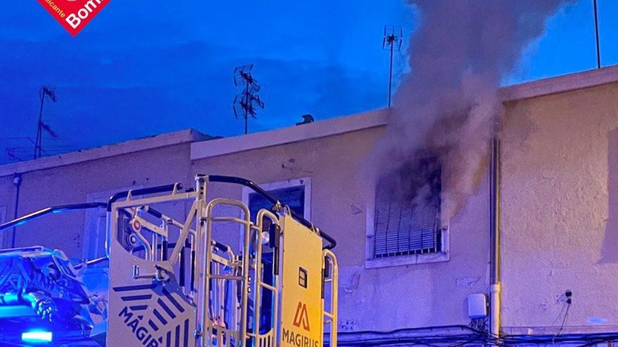 Sofocan el incendio en una vivienda familiar del Carrús