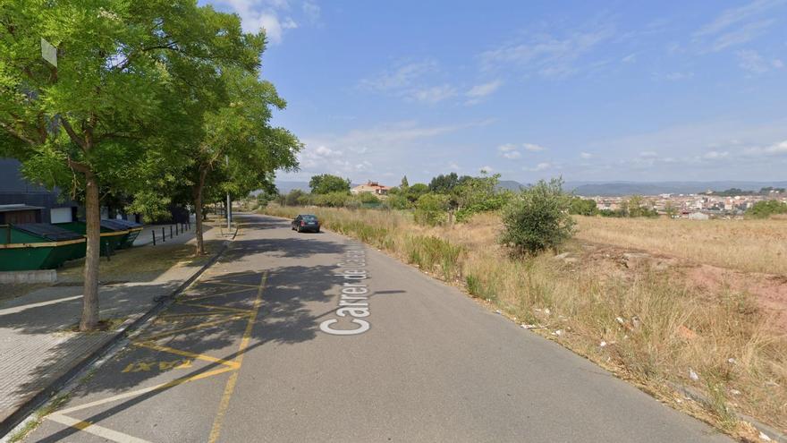 Xoc frontal entre dos vehicles al carrer Caietà Meinsa de Manresa