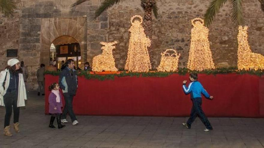 Las luces del pasado año, encendidas en Santa Pola.