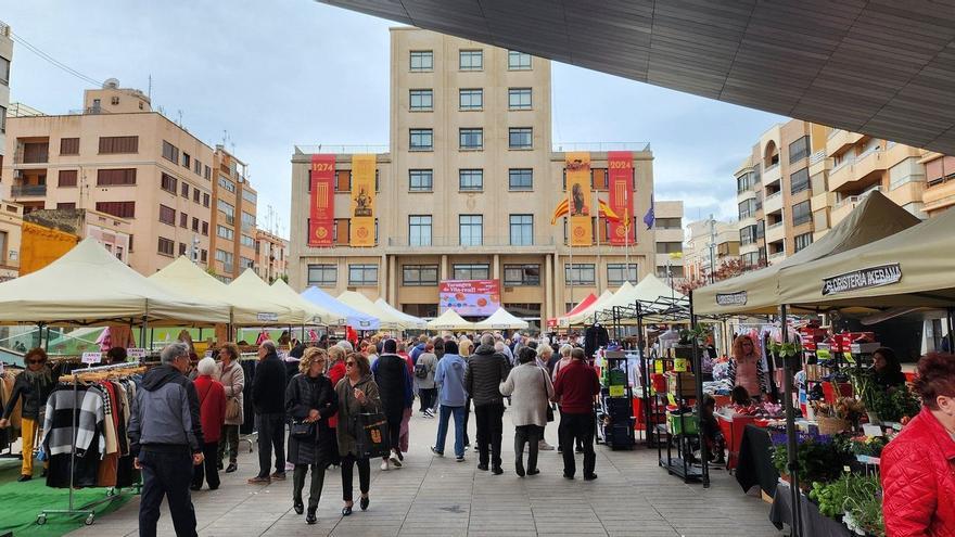 El viento frustra el ‘outlet’ de cierre de temporada del comercio de Vila-real