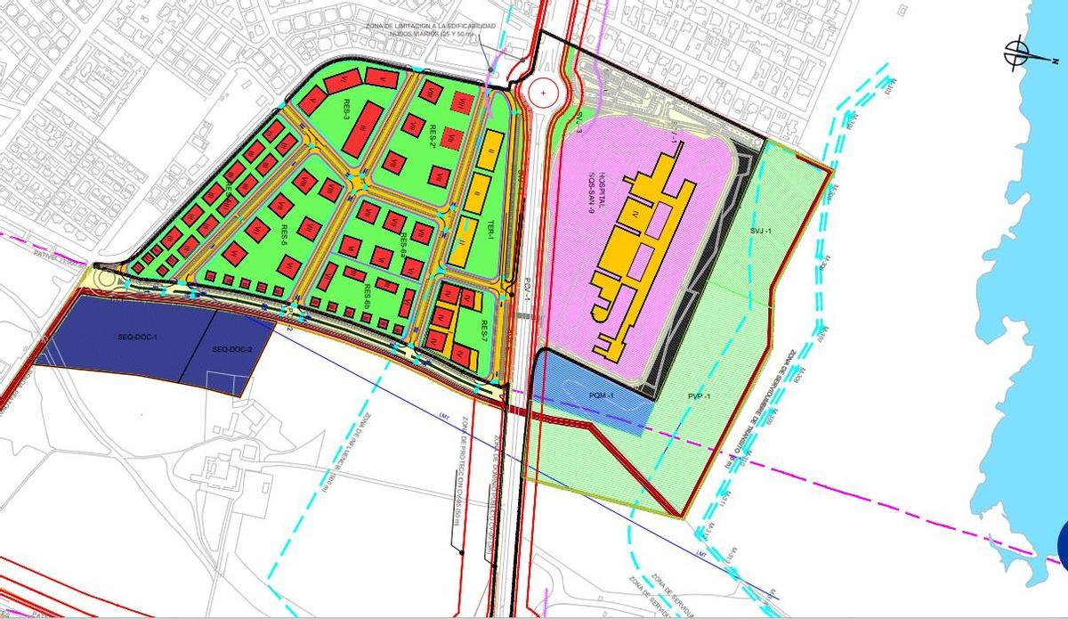 Distribución del plan urbanístico por usos y volumetría (alturas). En el centro la CV-95. A la derecha, el Hospital de Torrevieja y la laguna. Arriba, Los Balcones. En azul oscuro las parcelas docentes. En amarillo junto a la CV-95 los 13.000 metros cuadrados de suelo terciario comercial-hostelero