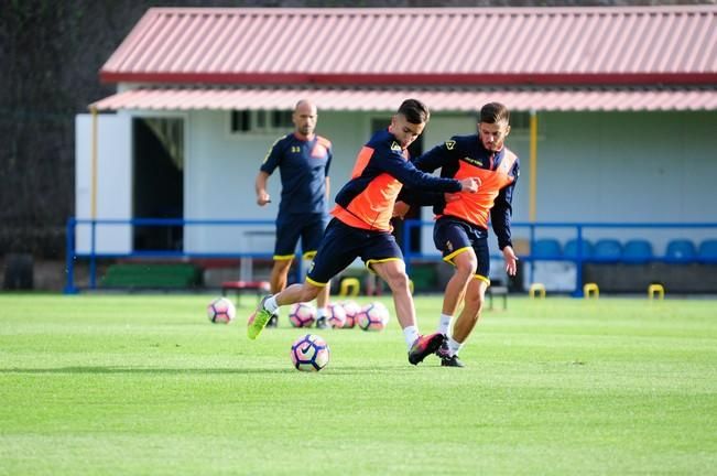 Entrenamiento de la UD Las Palmas en Barranco ...