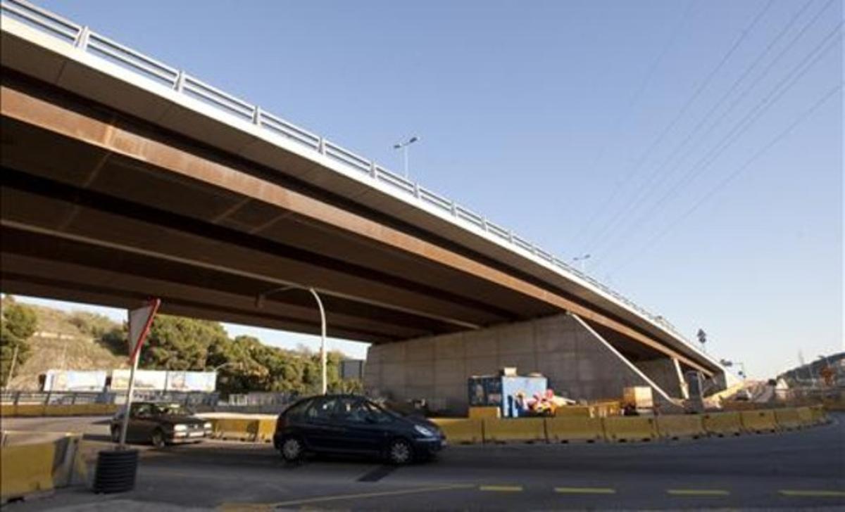 El nou tram elevat de l’autovia C-17 a Montcada i, a sota, la rotonda de la N-150. DANNY CAMINAL El nou tram elevat de l’autovia C-17 a Montcada i, a sota, la rotonda de la N-150. DANNY CAMINAL
