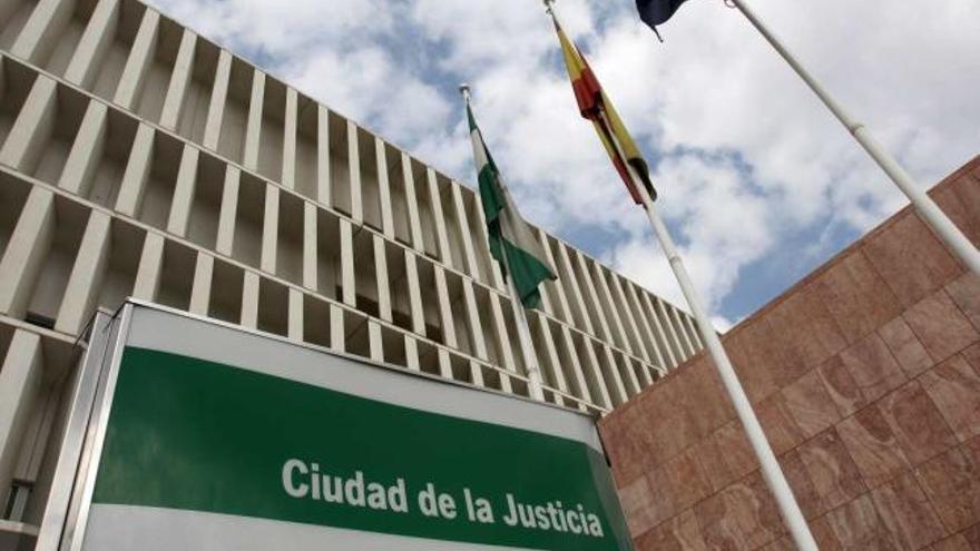 El juicio comenzó ayer en la Audiencia Provincial.