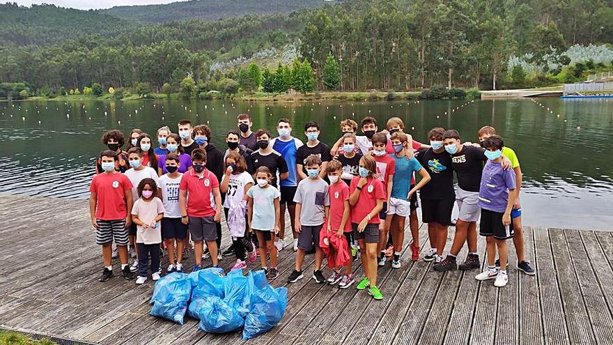 Deportistas del CW Pontevedra. |  // FDV